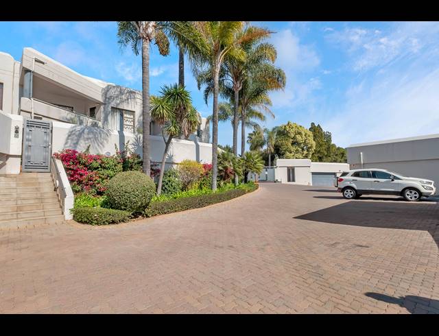 3 BEDROOM TOWNHOUSE FOR SALE IN BENMORE GARDENS